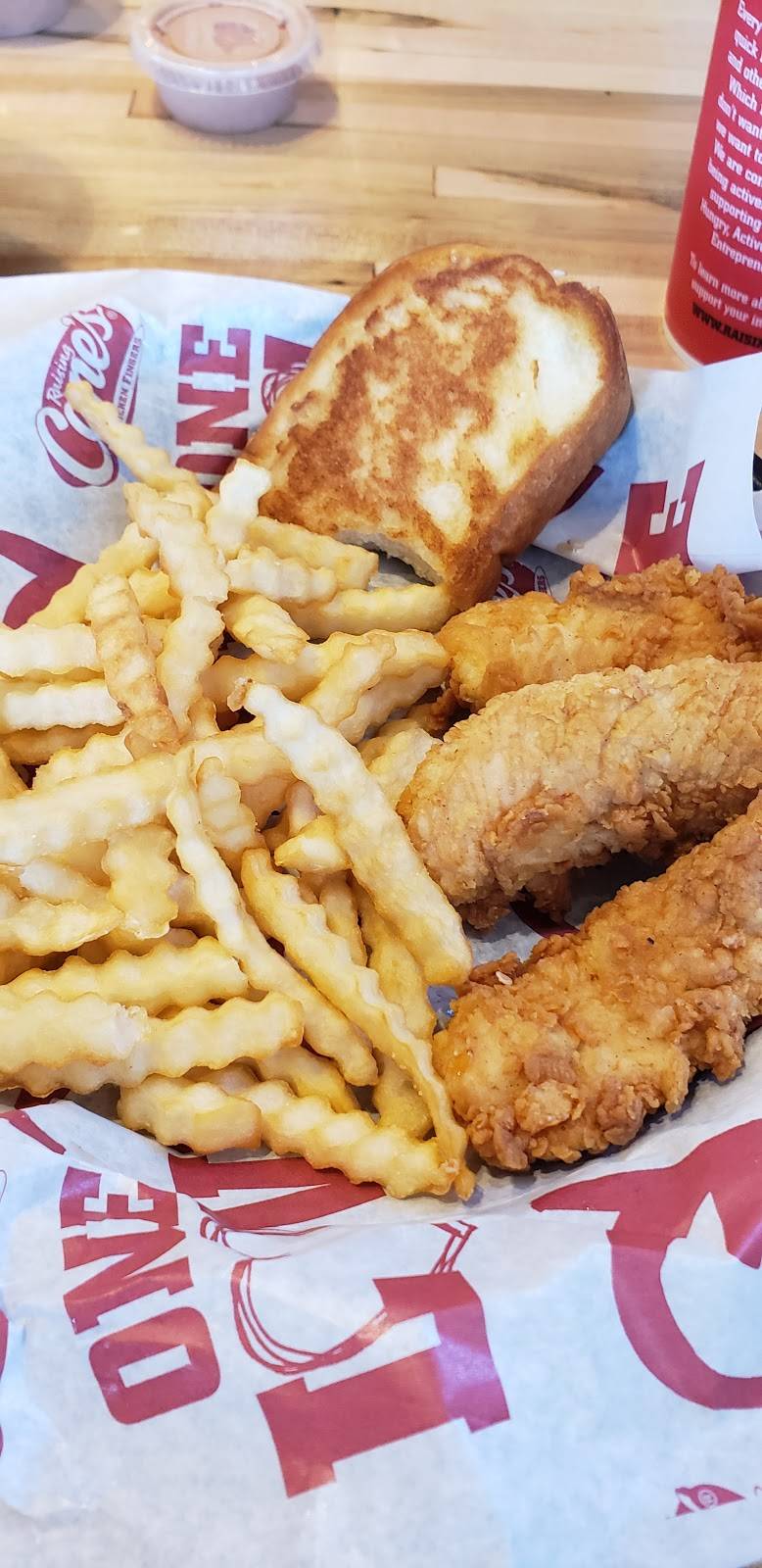 Raising Canes Chicken Fingers | meal takeaway | 2322 SE Military Dr, San Antonio, TX 78223, USA | 2105322519 OR +1 210-532-2519