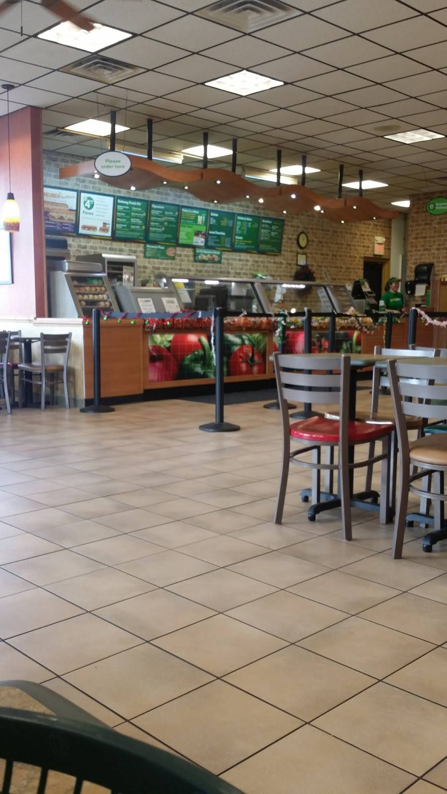 Subway | restaurant | 1601 S Main St, Bloomington, IL 61701, USA | 3098207827 OR +1 309-820-7827