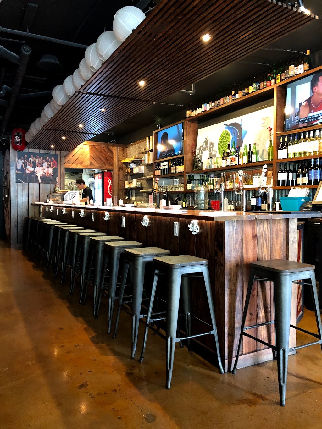 Izzy Pub & Sushi | restaurant | 1123-3 Thomasville Rd, Tallahassee, FL 32303, USA | 8502225000 OR +1 850-222-5000