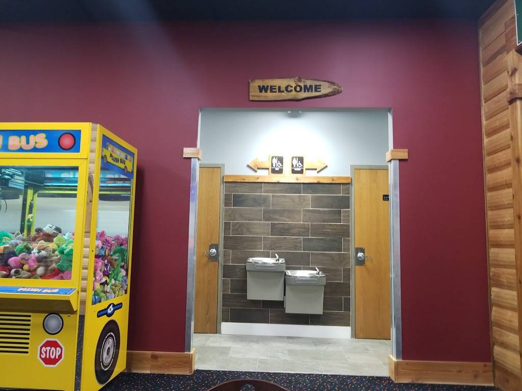 The Lanes | restaurant | 21400 Southgate Park Blvd, Maple Heights, OH 44137, USA | 2166268300 OR +1 216-626-8300