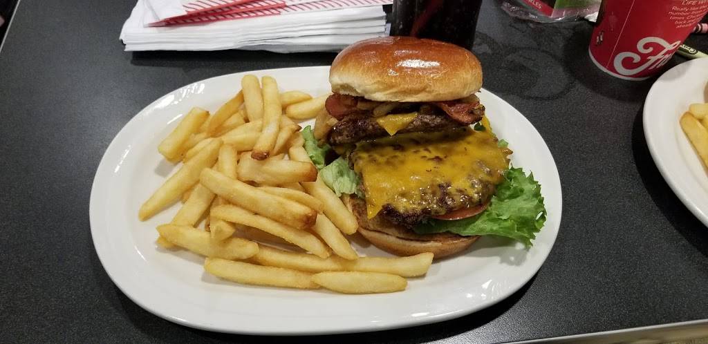 Friendlys | restaurant | 2369 Street Rd, Bensalem, PA 19020, USA | 2152441080 OR +1 215-244-1080