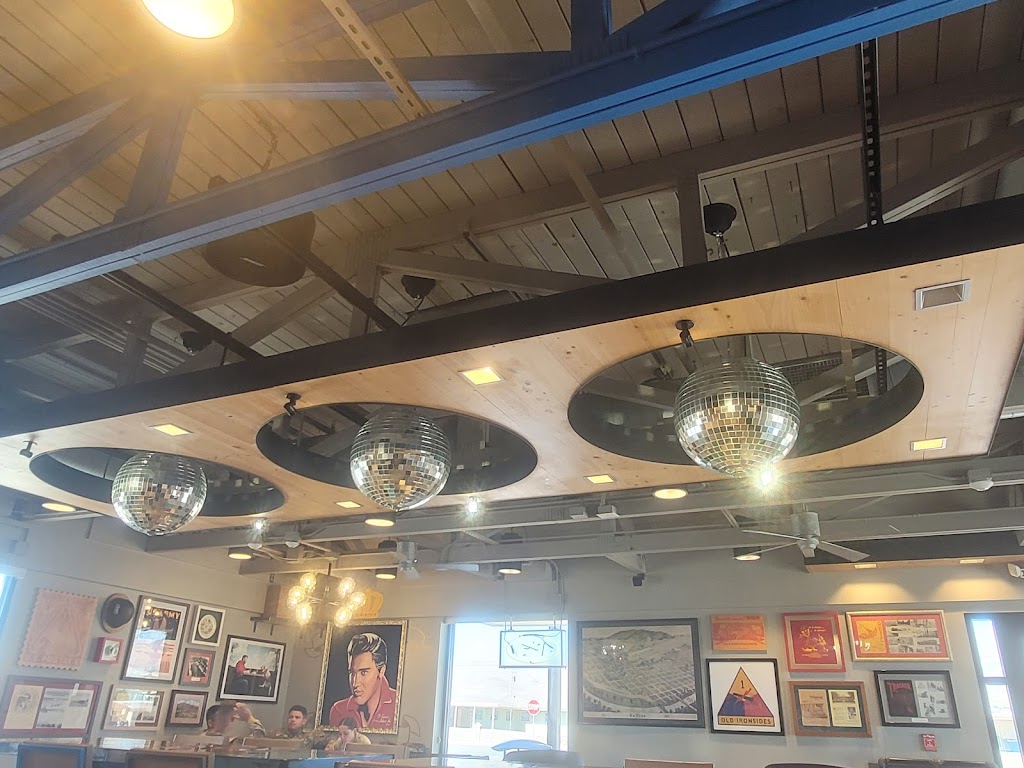 Raising Canes Chicken Fingers | restaurant | 1724 Marshall Rd, Fort Bliss, TX 79906, USA | 9153001088 OR +1 915-300-1088