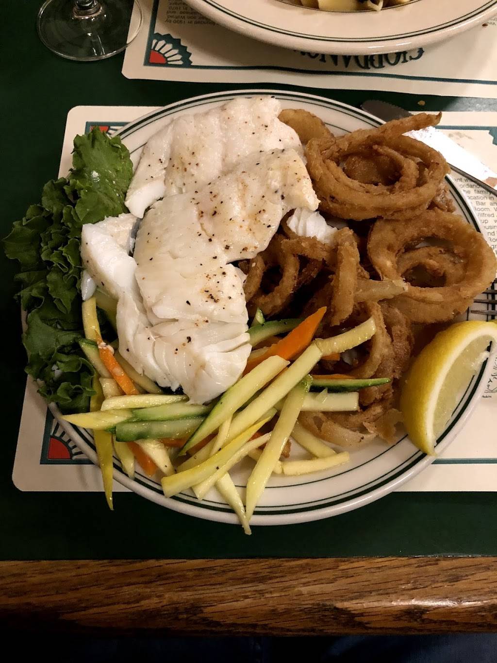 Giordanos Restaurant | restaurant | 18 Lake Ave, Oak Bluffs, MA 02557, USA | 5086930184 OR +1 508-693-0184