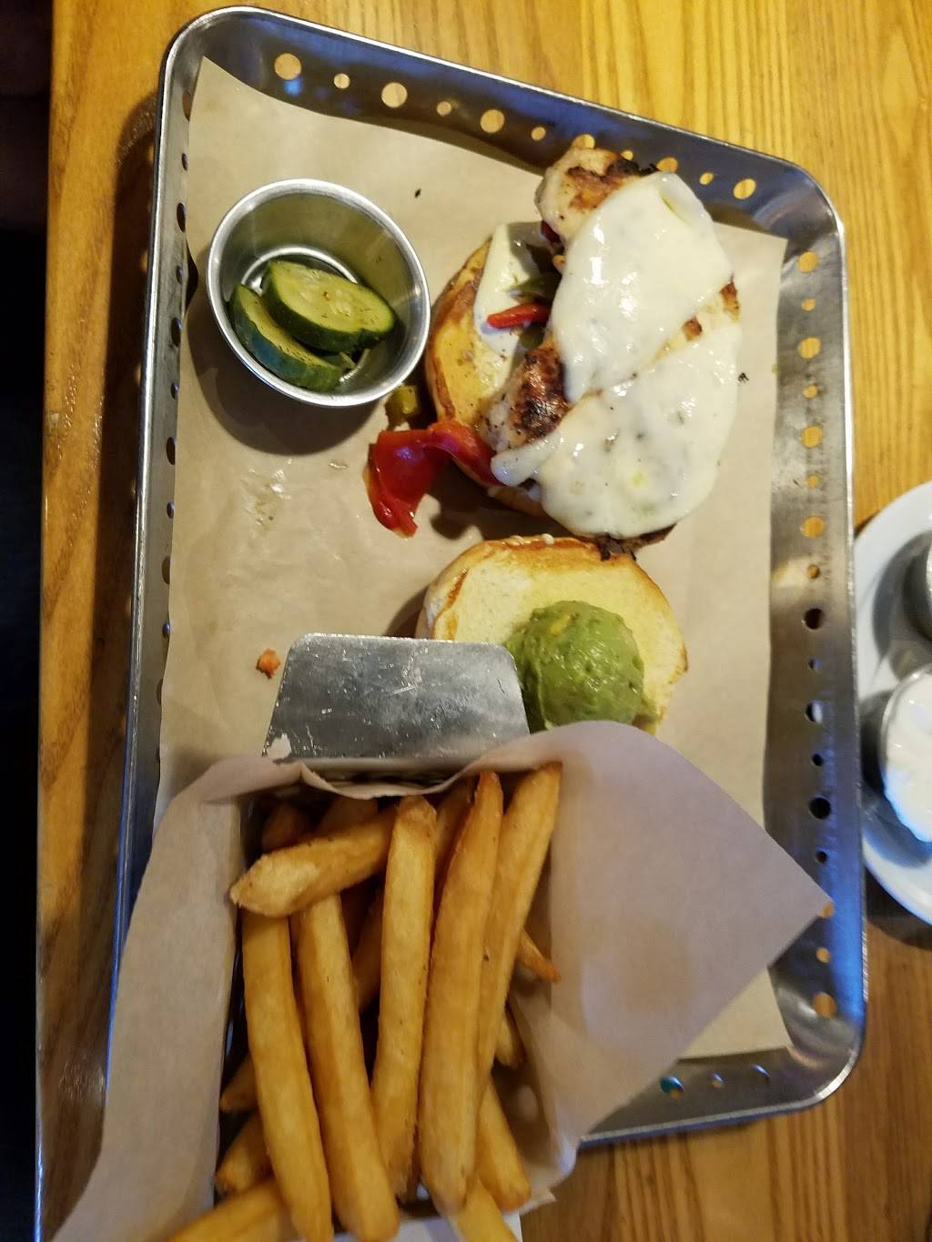 Chilis Grill & Bar | meal takeaway | 1191 E 19th St, Upland, CA 91784, USA | 9099321051 OR +1 909-932-1051