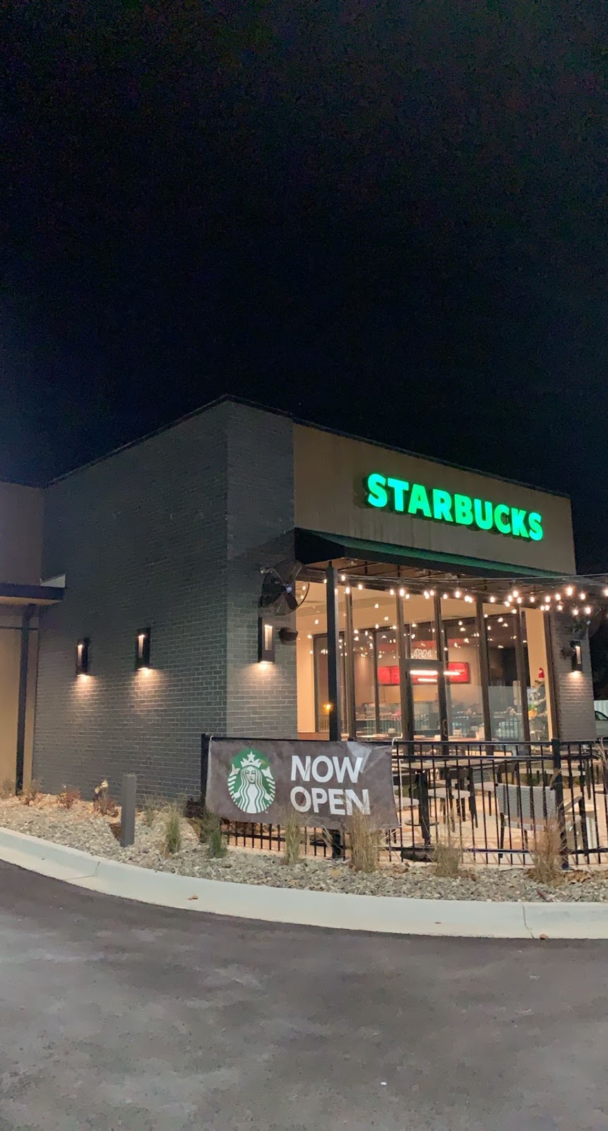 Starbucks | cafe | 4824 S 4th St, Leavenworth, KS 66043, USA | 9136754044 OR +1 913-675-4044