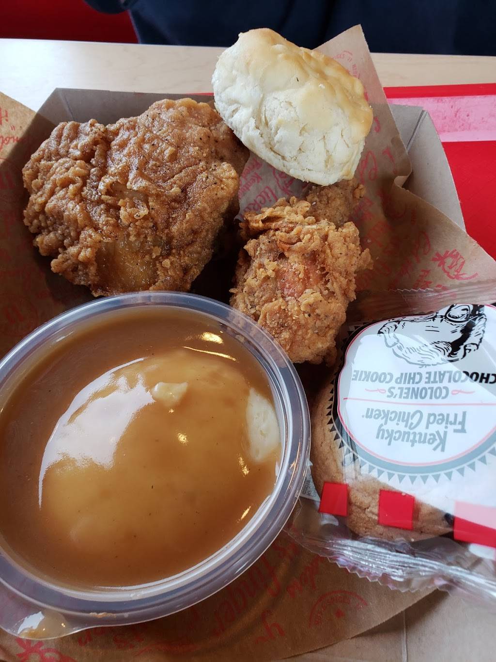 KFC | restaurant | 3415 Fiesta Ct, La Crosse, WI 54601, USA | 6087884610 OR +1 608-788-4610