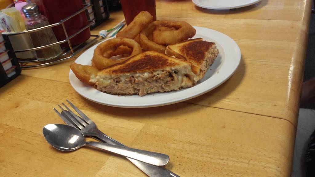 Debbies Diner | cafe | 112 E Merrit Island Causeway, Merritt Island, FL 32952, USA | 3214593209 OR +1 321-459-3209