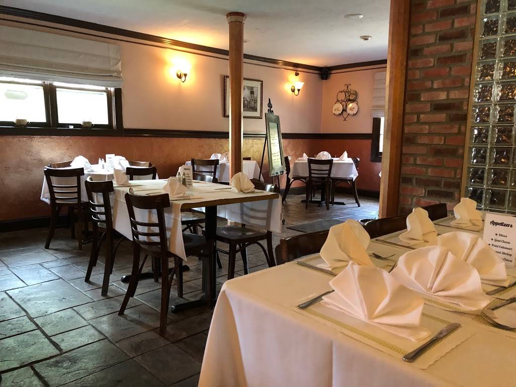 Friends Restaurant & Pub | restaurant | 350 Market St, Lowell, MA 01852, USA | 9784538285 OR +1 978-453-8285