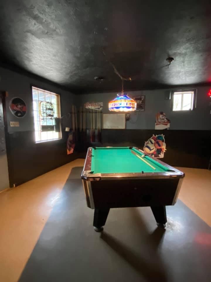 White Elephant Saloon | restaurant | 209 N Main St, Spencer, OH 44275, USA | 3306482520 OR +1 330-648-2520