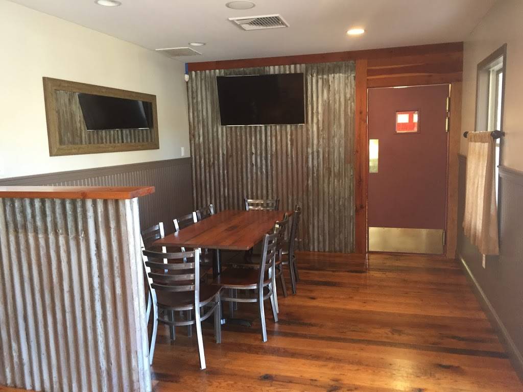 Clambakes & BBQ of Connecticut | restaurant | 148 Elizabeth St, Derby, CT 06418, USA | 2037367191 OR +1 203-736-7191