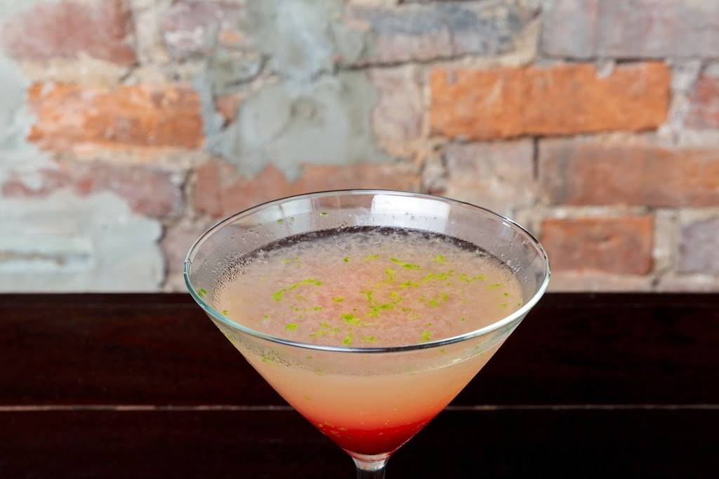 Augies Mussel House and Patio | restaurant | 1106 King St, Alexandria, VA 22314, USA | 7037213970 OR +1 703-721-3970