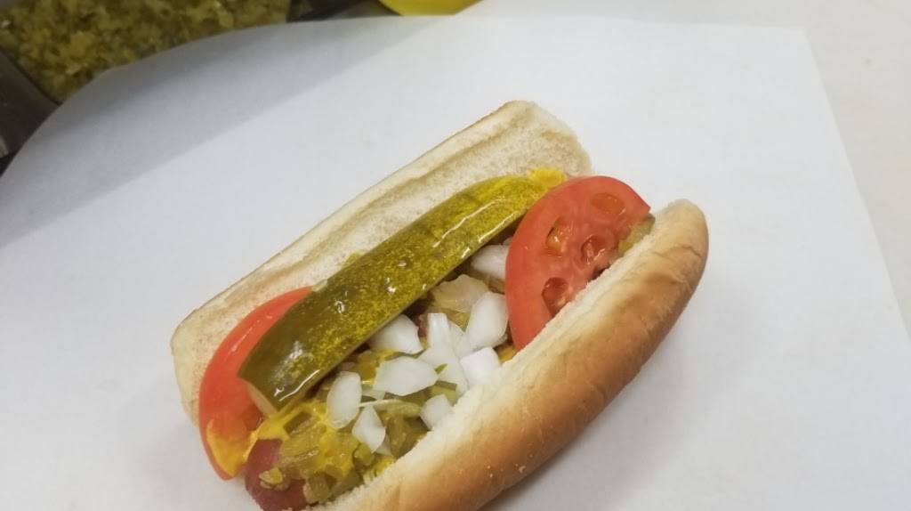 Lu & Tons Wieners | restaurant | 111 S Lombard Rd, Addison, IL 60101, USA | 6306281922 OR +1 630-628-1922