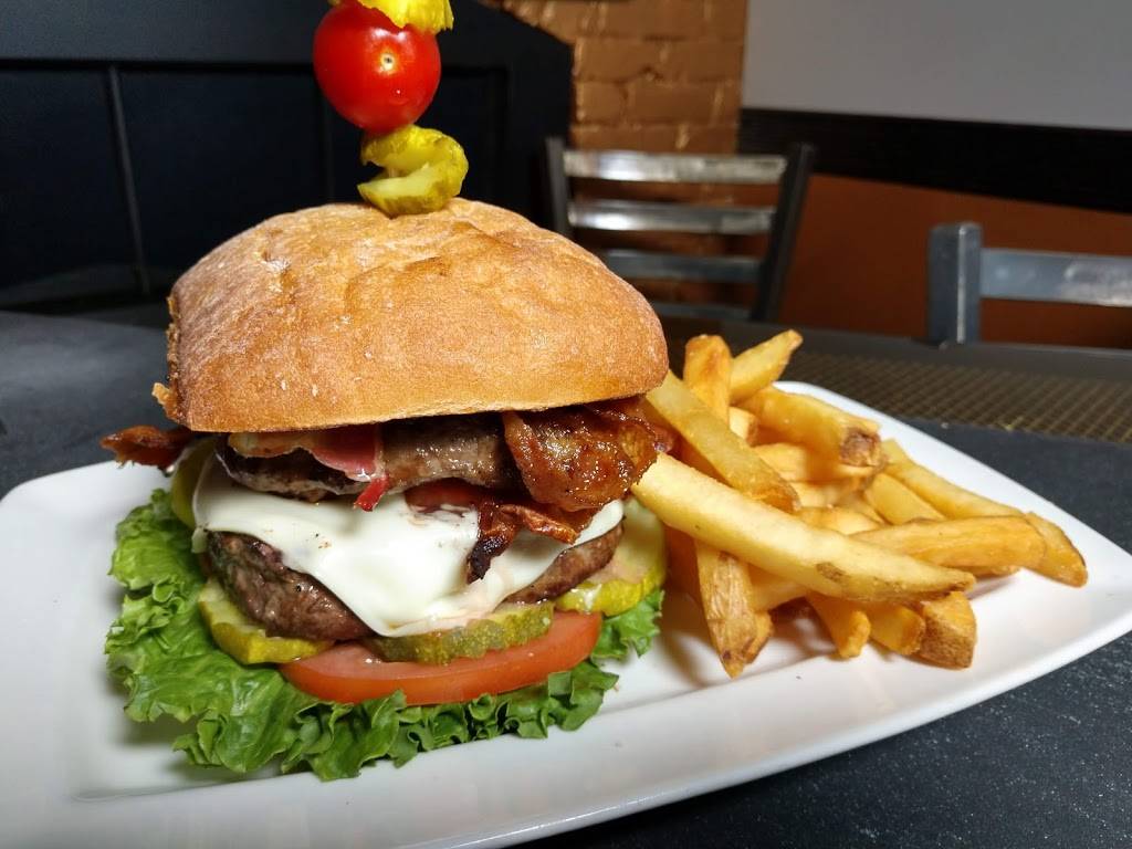 Brew City Grill & Brew House | restaurant | 104 Shrewsbury St, Worcester, MA 01604, USA | 5087523862 OR +1 508-752-3862