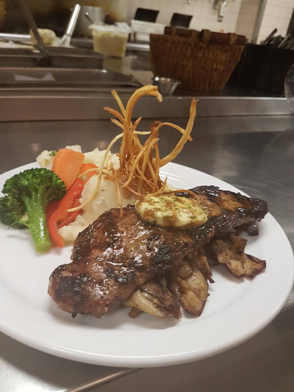 Bishops Landing | restaurant | 1800 2nd Ave E, Owen Sound, ON N4K 5R1, Canada | 5194701000 OR +1 519-470-1000