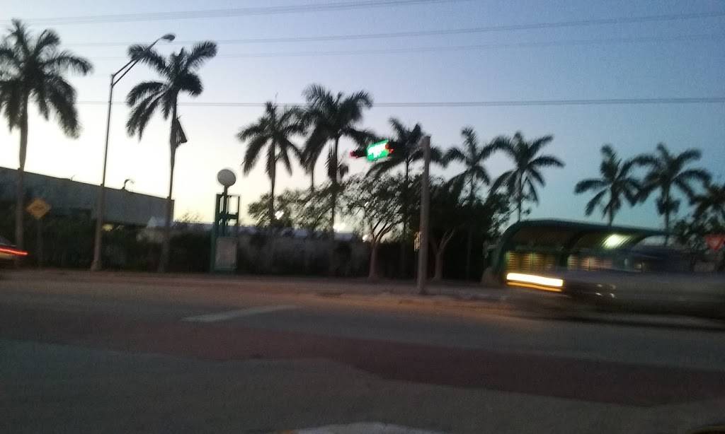 Point Royale Shopping Center | shopping mall | 19101 S Dixie Hwy, Miami, FL 33157, USA | 3059471664 OR +1 305-947-1664