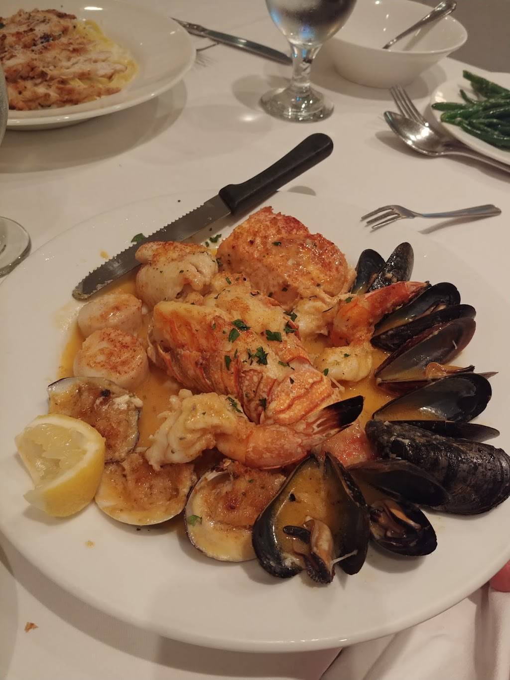 Armondos | restaurant | 7316 Northern Blvd, Jackson Heights, NY 11372, USA | 7188980113 OR +1 718-898-0113