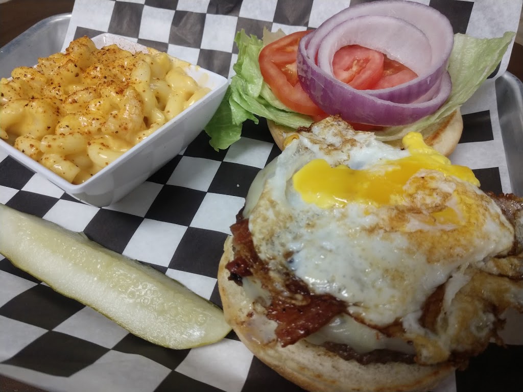 Squealers Smoke Shack Bar & Grill | restaurant | 840 Gateway Ln, Tea, SD 57064, USA | 6056797675 OR +1 605-679-7675