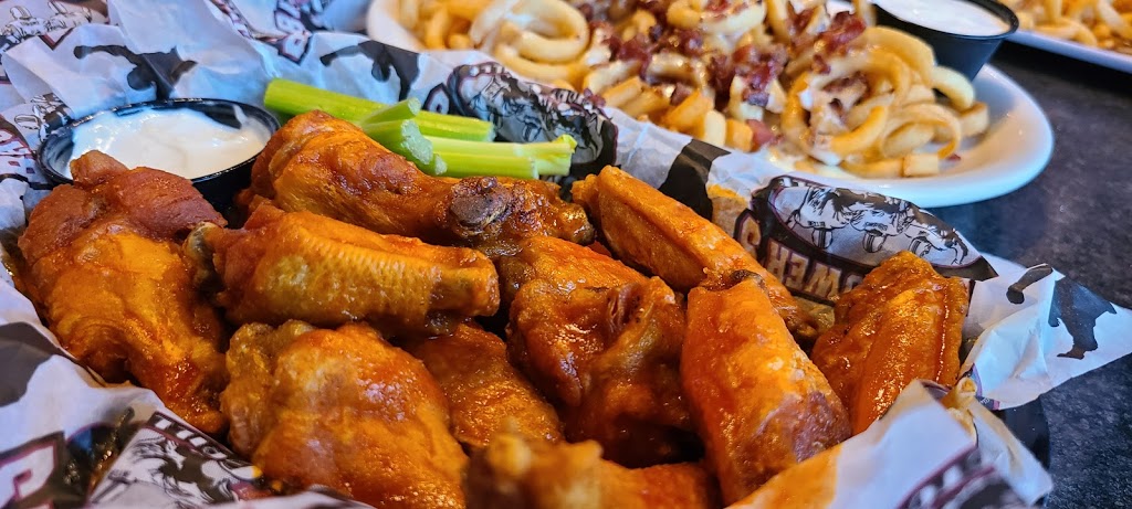 Baumhowers Victory Grille | restaurant | 6880 US-90, Daphne, AL 36526, USA | 2516254695 OR +1 251-625-4695