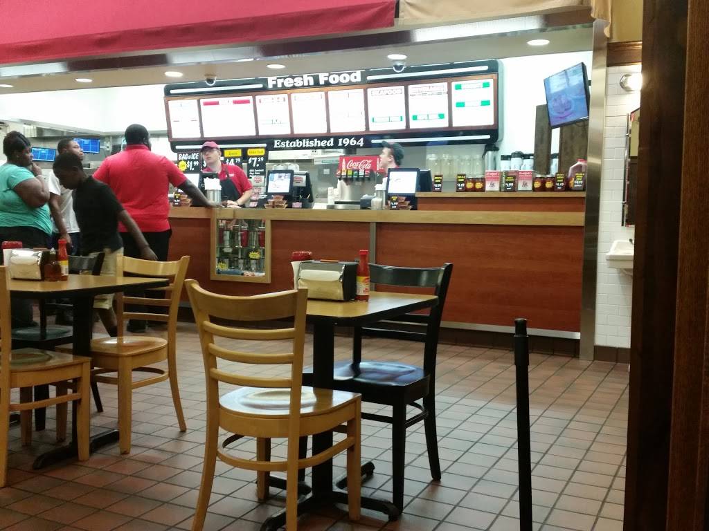 Smithfields Chicken N Bar-B-Q | restaurant | 2020 Olde Regent Way, Leland, NC 28451, USA | 9103716900 OR +1 910-371-6900