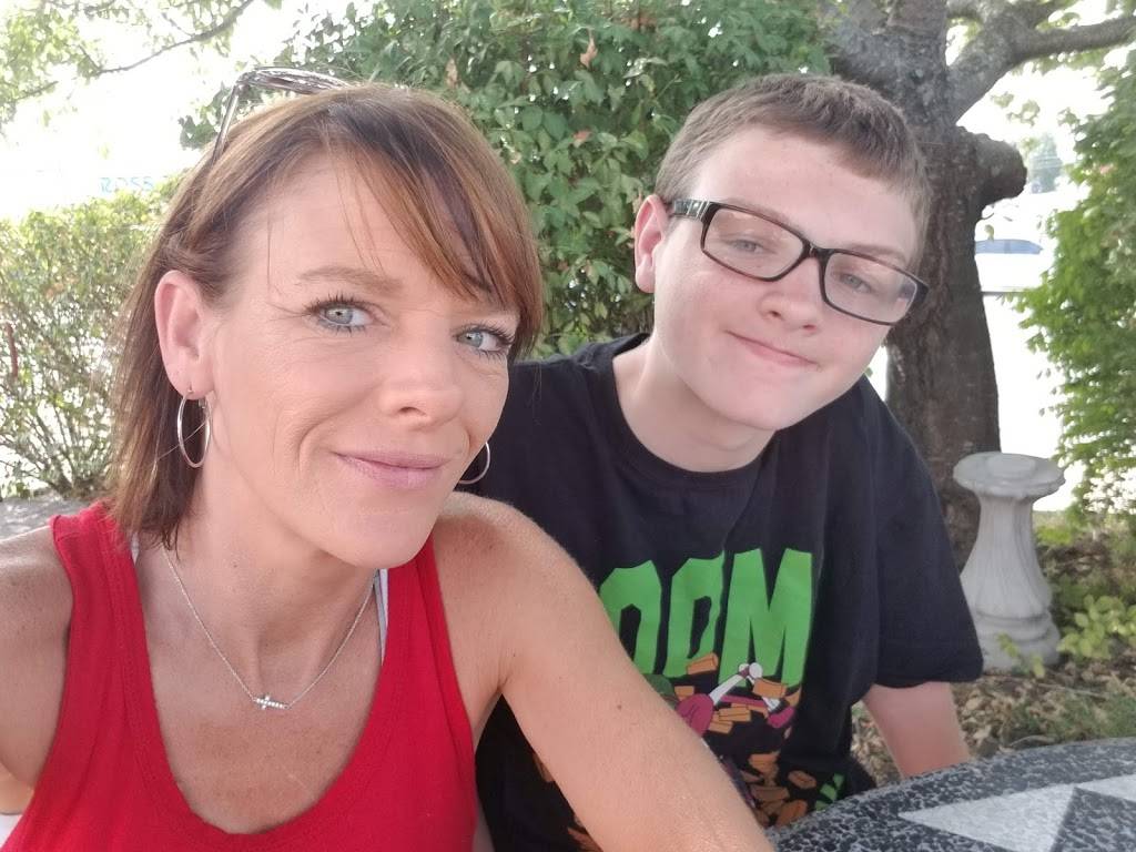 Fat Mos | restaurant | 815 S James Campbell Blvd, Columbia, TN 38401, USA | 9313805558 OR +1 931-380-5558