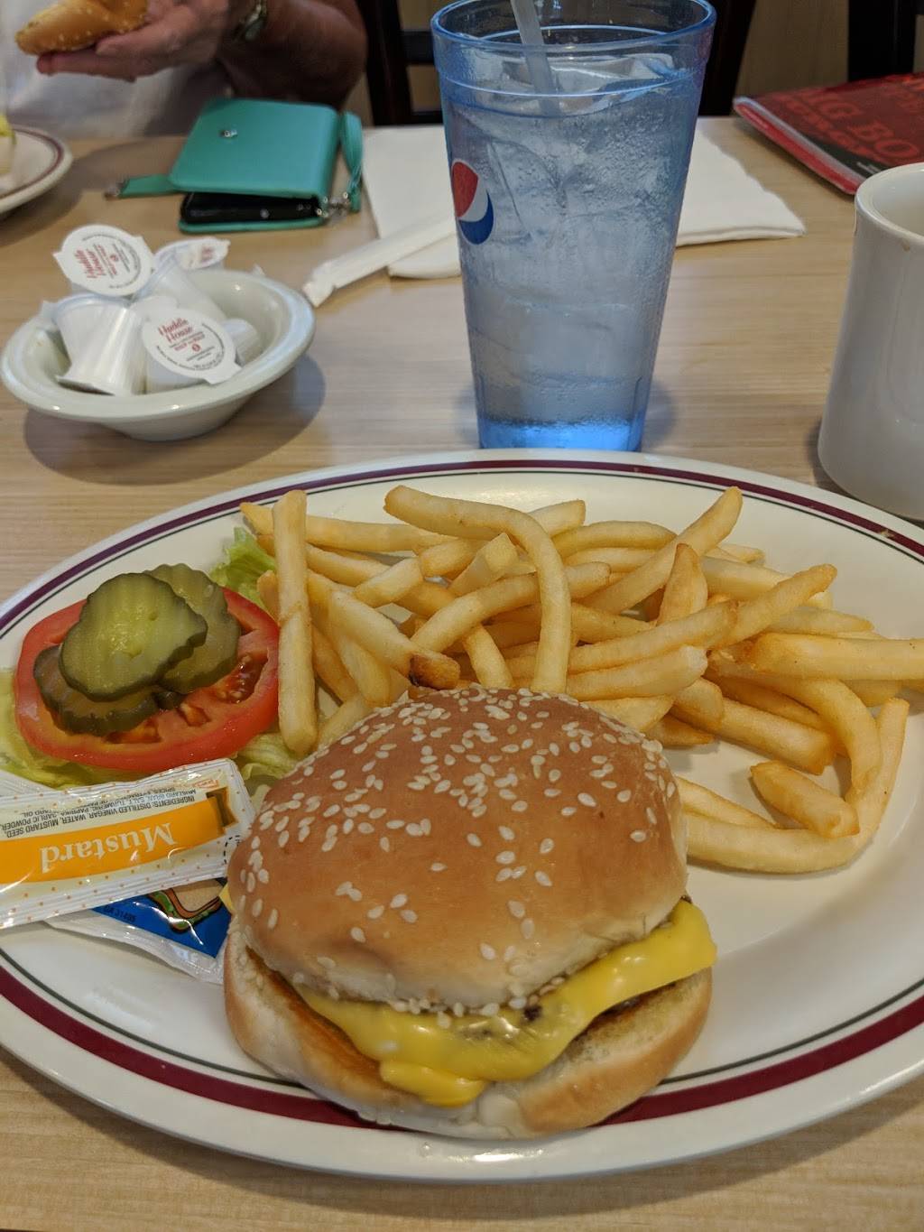 Huddle House | restaurant | 251 W Main St, Lakeland, GA 31635, USA | 2294822858 OR +1 229-482-2858