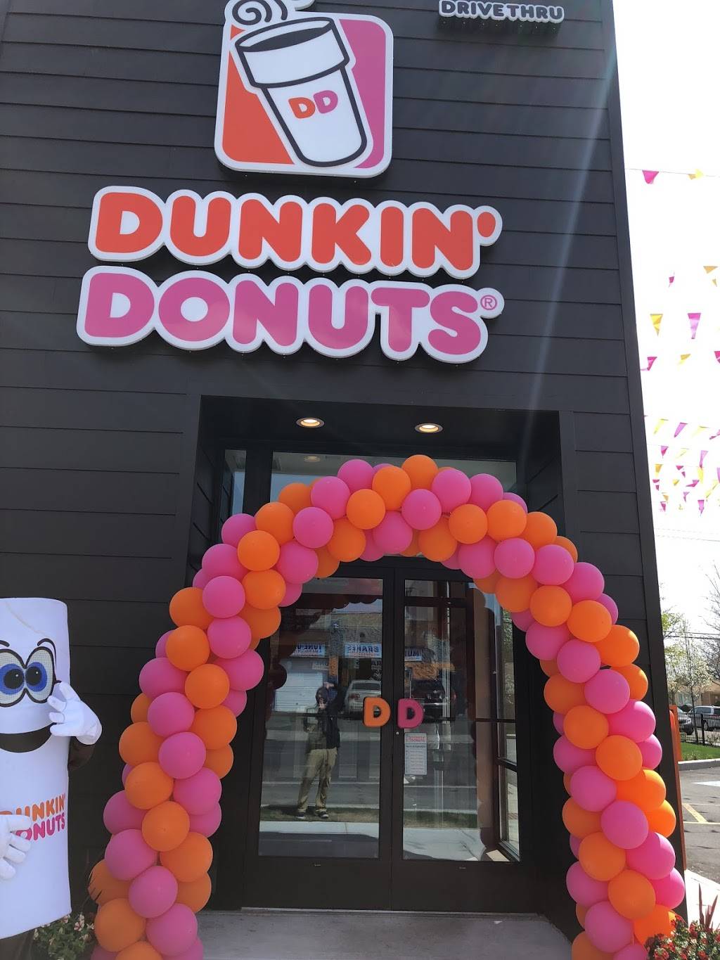 Dunkin Donuts | cafe | 5755 W 63rd St, Chicago, IL 60638, USA | 7735819170 OR +1 773-581-9170