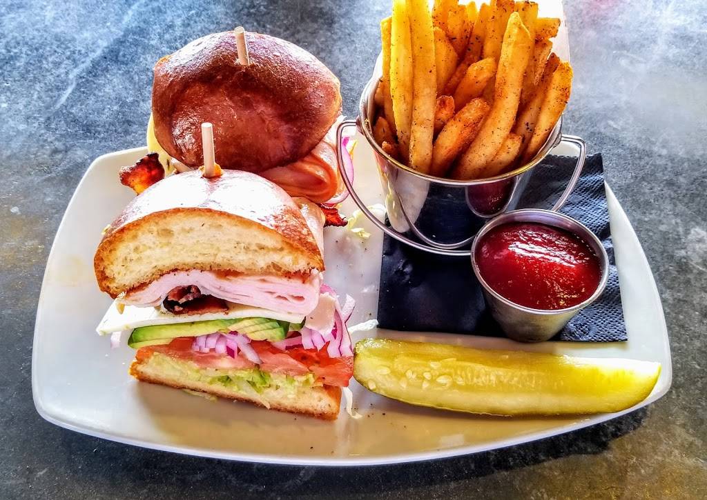 The Hub Kitchen & Taps | restaurant | 3005, 1749 Newport Blvd, Costa Mesa, CA 92627, USA | 9493565544 OR +1 949-356-5544