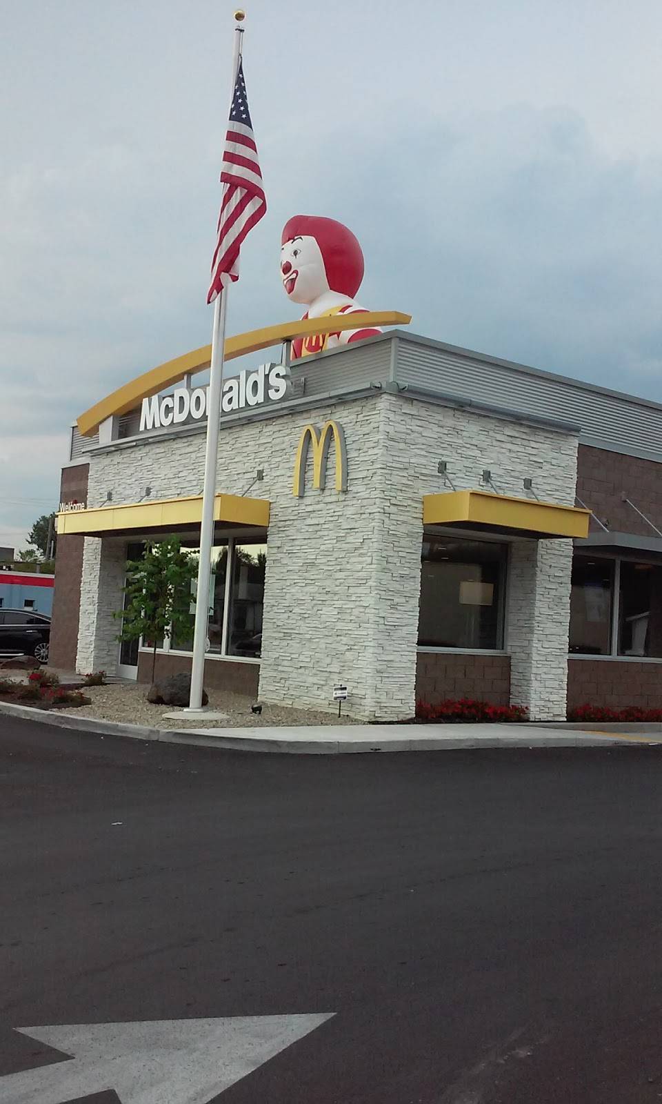 McDonalds | cafe | 3435 W 16th St, Indianapolis, IN 46222, USA | 3176323863 OR +1 317-632-3863