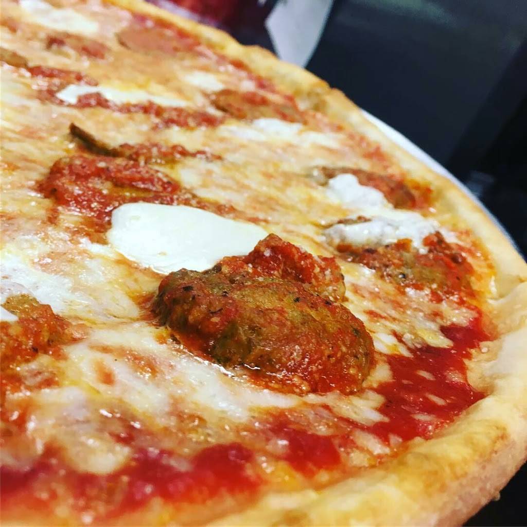 Luigis Sports Bar & Pizzeria | restaurant | 411 S Main St, Breckenridge, CO 80424, USA | 9707713122 OR +1 970-771-3122