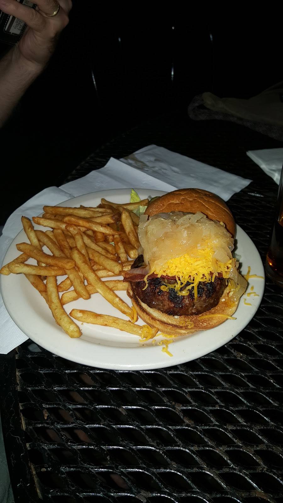 GBs Patio Bar & Grill | restaurant | 8117 Maple St, New Orleans, LA 70118, USA | 5046551573 OR +1 504-655-1573