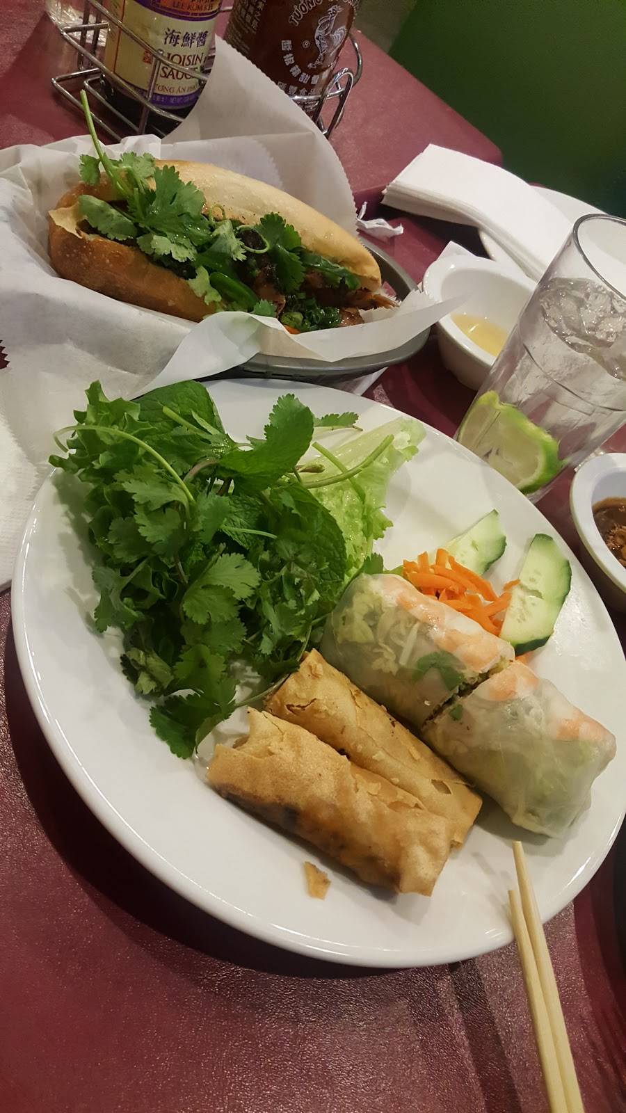 V.Nam Pho | restaurant | 15332 W Bell Rd, Surprise, AZ 85374, USA | 6235942696 OR +1 623-594-2696