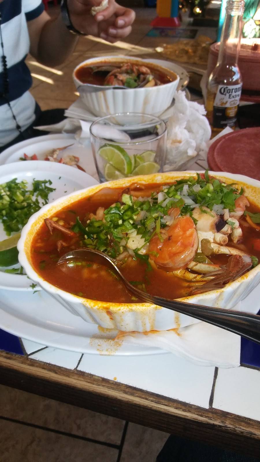 La Canoa | restaurant | 1520 W Lincoln Ave, Milwaukee, WI 53215, USA | 4146451140 OR +1 414-645-1140