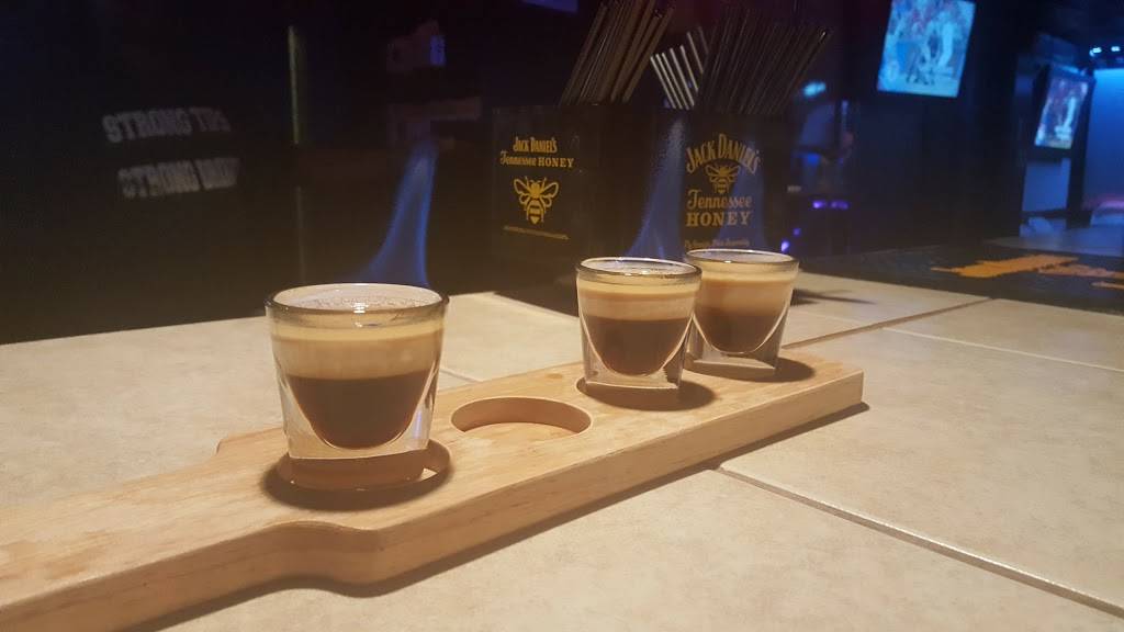 4th Quarter Sports Grill | restaurant | 7460 S Westmoreland Rd, Dallas, TX 75237, USA | 9725721910 OR +1 972-572-1910