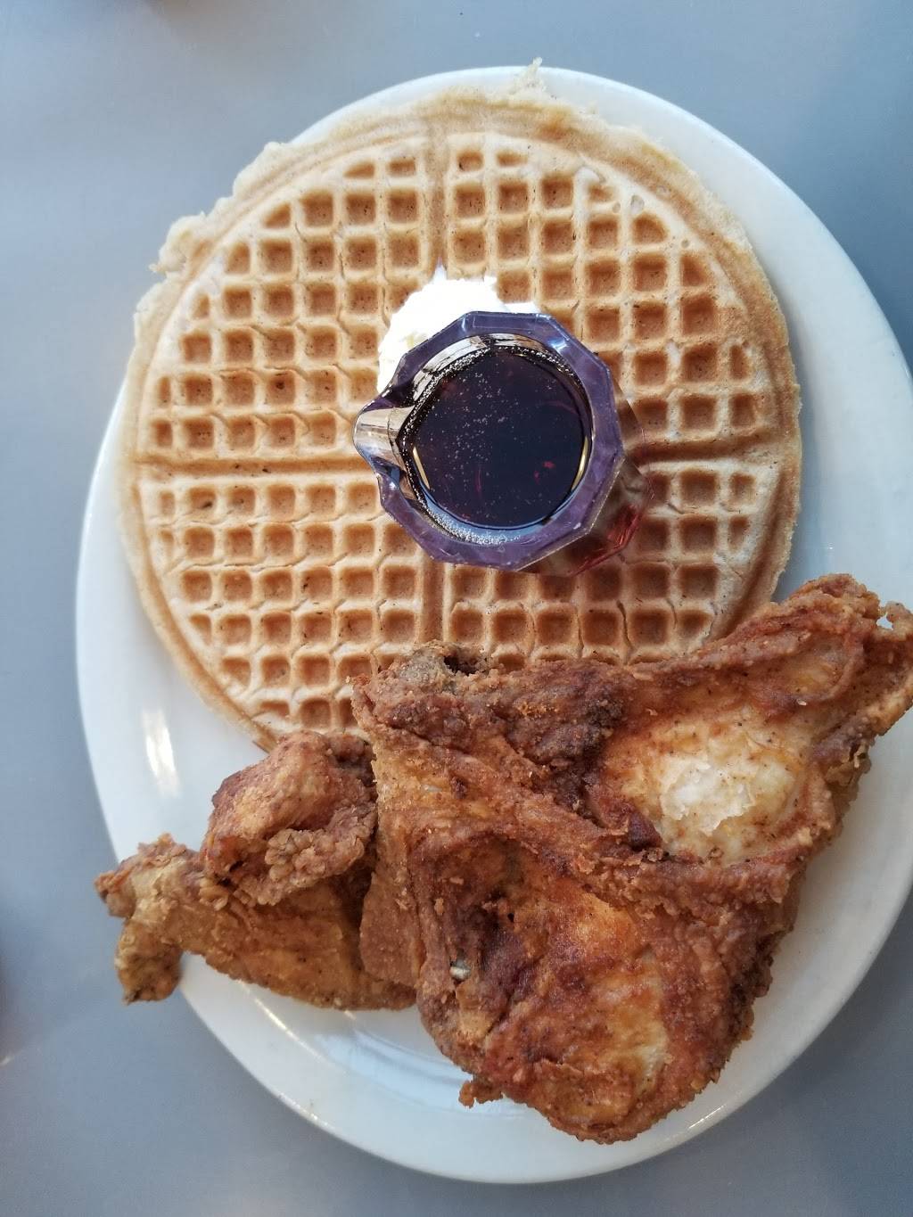 Lo-Los Chicken & Waffles | restaurant | 1220 S Central Ave, Phoenix, AZ 85003, USA | 6023401304 OR +1 602-340-1304