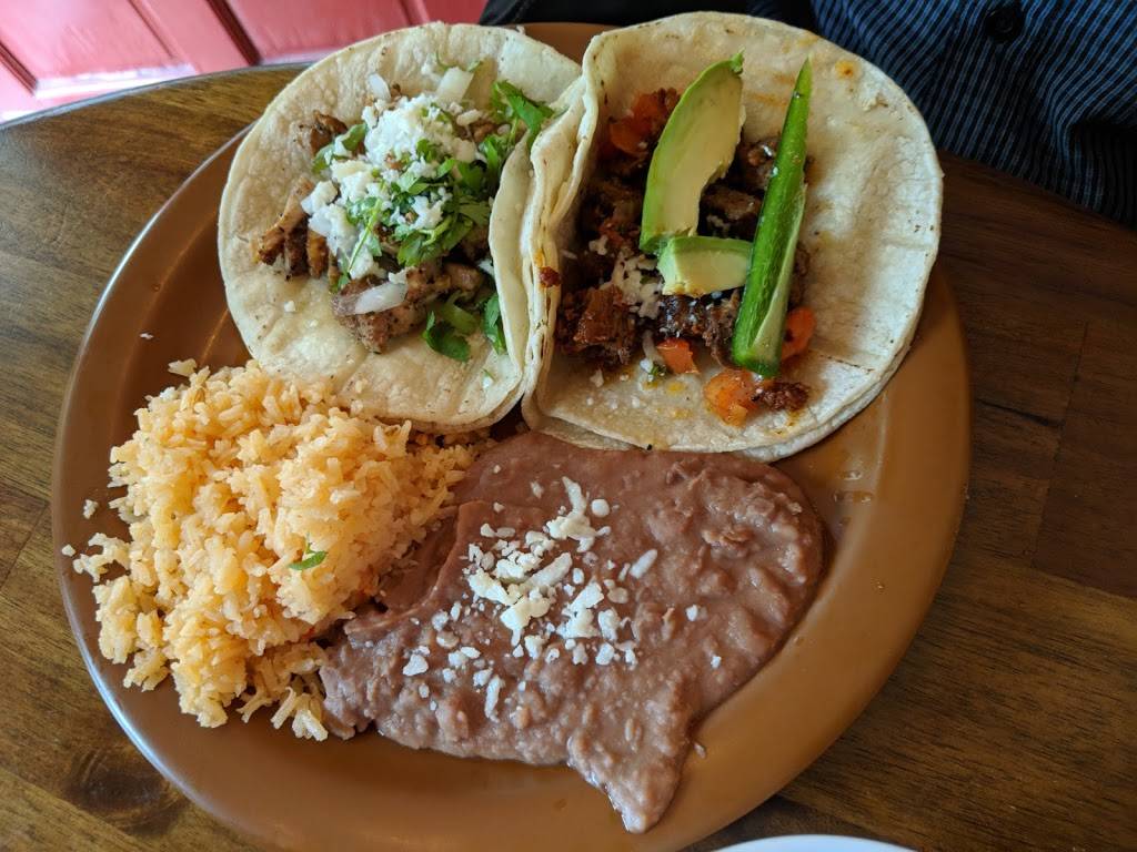 Lil Gios Taqueria | restaurant | 336 S Main St, St Charles, MO 63301, USA | 6368964377 OR +1 636-896-4377