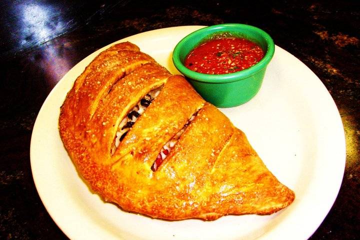 Floridinos Pizza & Pasta | meal takeaway | 50 E Guadalupe Rd #107, Gilbert, AZ 85234, USA | 4805391079 OR +1 480-539-1079