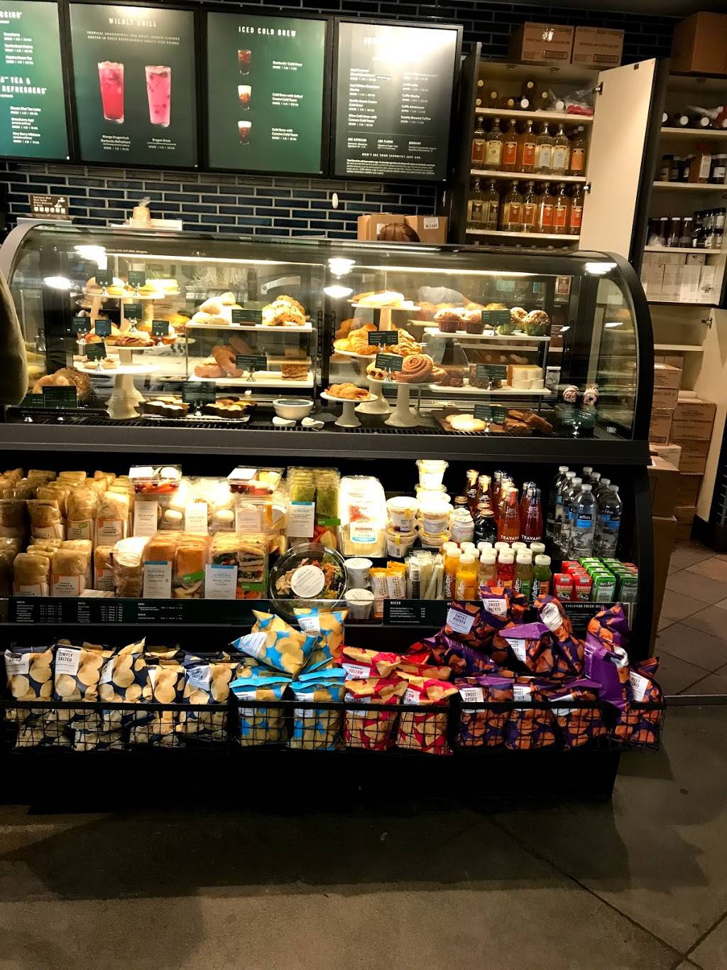 Starbucks | cafe | 3100 Lakeville Hwy B, Petaluma, CA 94954, USA | 7077753708 OR +1 707-775-3708