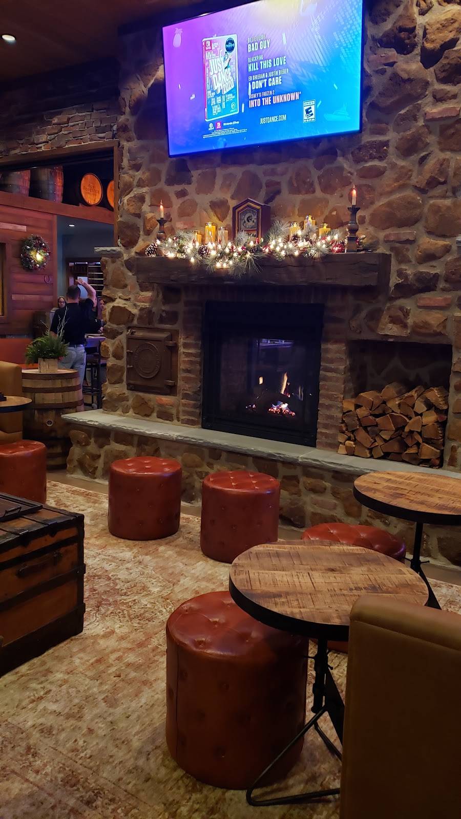 Cinder Bar | restaurant | 410 Berlin - Cross Keys Rd, Williamstown, NJ 08094, USA | 8568180800 OR +1 856-818-0800