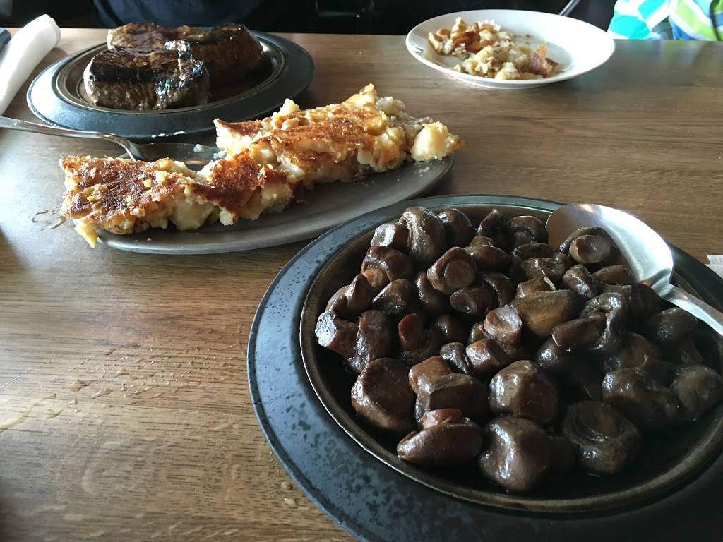 Lindeys Prime Steak House | restaurant | 3600 Snelling Ave N, Arden Hills, MN 55112, USA | 6516339813 OR +1 651-633-9813