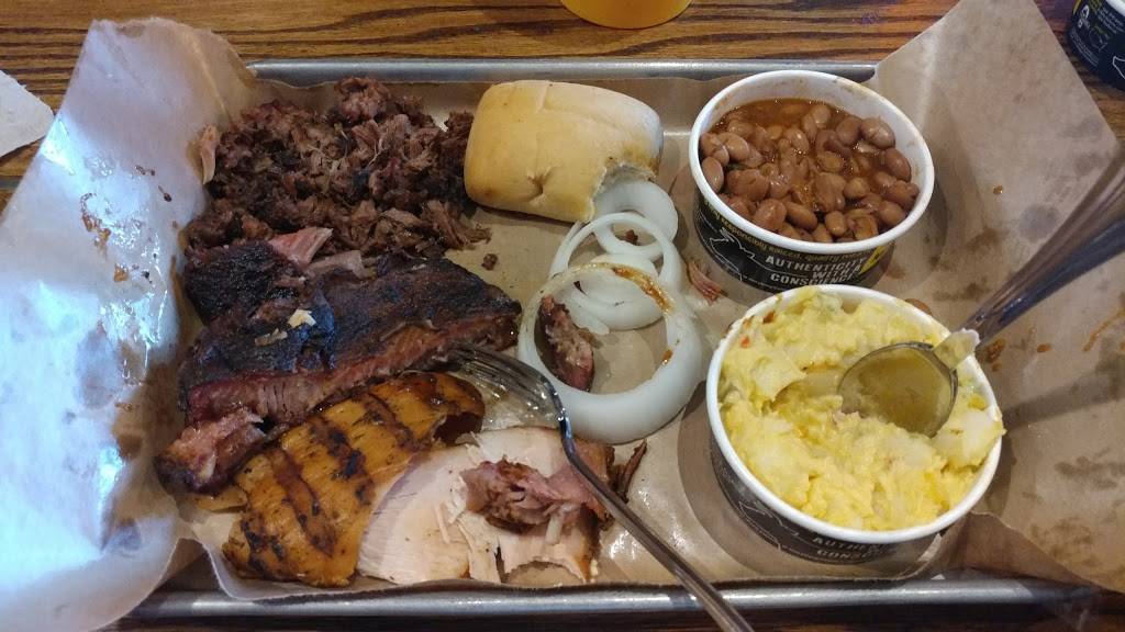 Dickeys Barbecue Pit | restaurant | 58709 Twentynine Palms Highway, Yucca Valley, CA 92284, USA | 7602051310 OR +1 760-205-1310