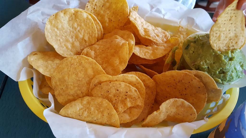 Seesters Mexican Cantina | restaurant | 161 W Wisconsin Ave, Pewaukee, WI 53072, USA | 2627469400 OR +1 262-746-9400