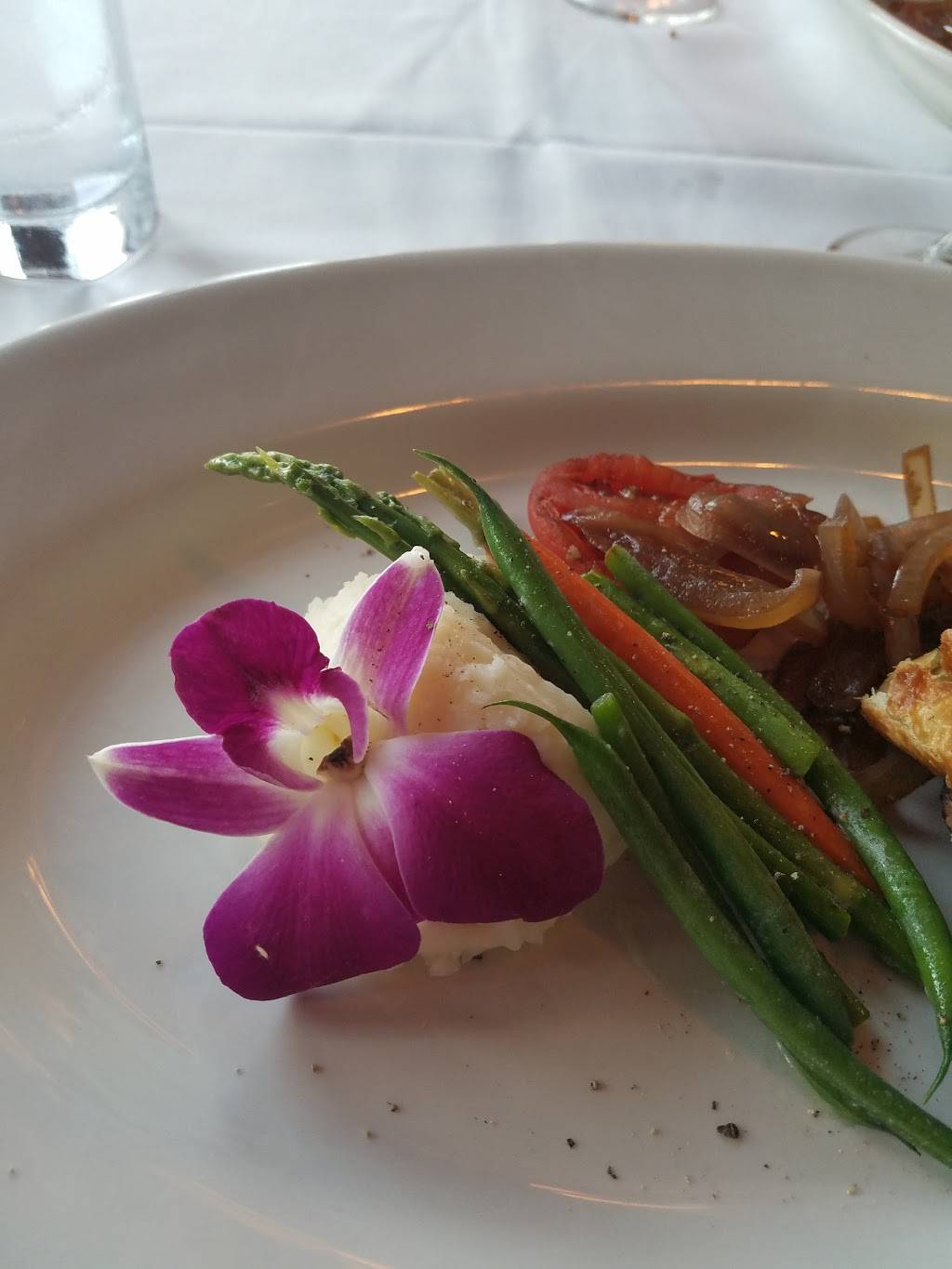 Sir Winstons | restaurant | 1126 Queens Hwy, Long Beach, CA 90802, USA | 5624991657 OR +1 562-499-1657