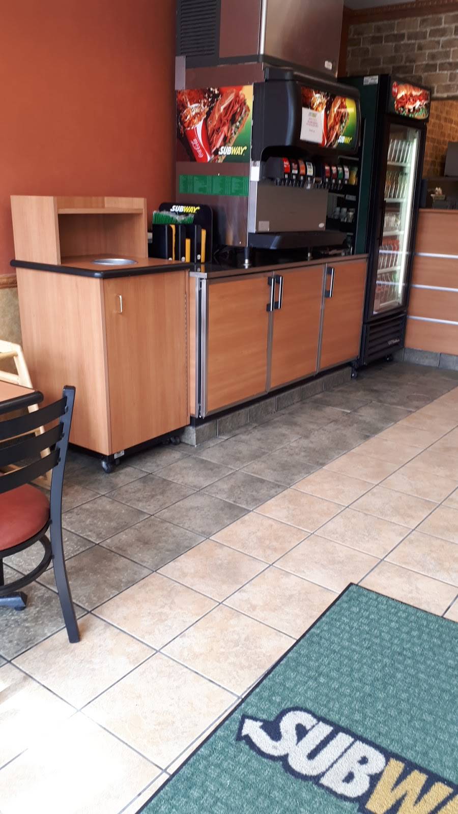 Subway Restaurants | restaurant | 2750 W Devon Ave, Chicago, IL 60659, USA | 7739770466 OR +1 773-977-0466