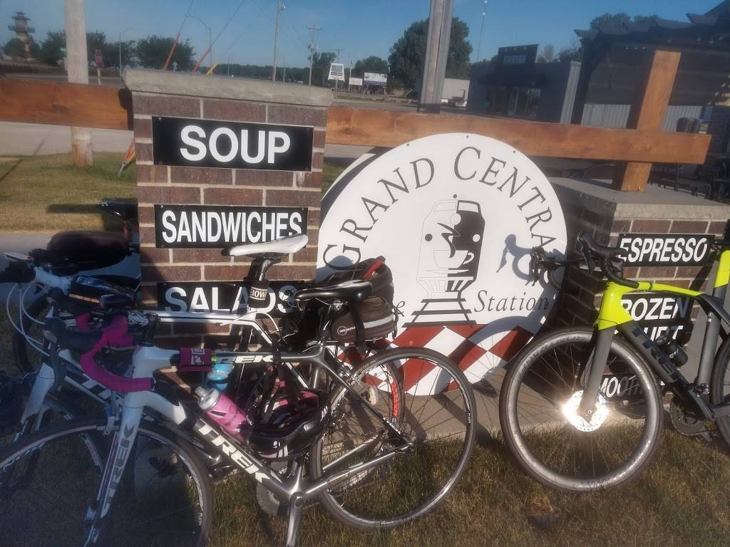 Grand Central Coffee Station | restaurant | 1501 E Lakeshore Dr, Storm Lake, IA 50588, USA | 7122130305 OR +1 712-213-0305