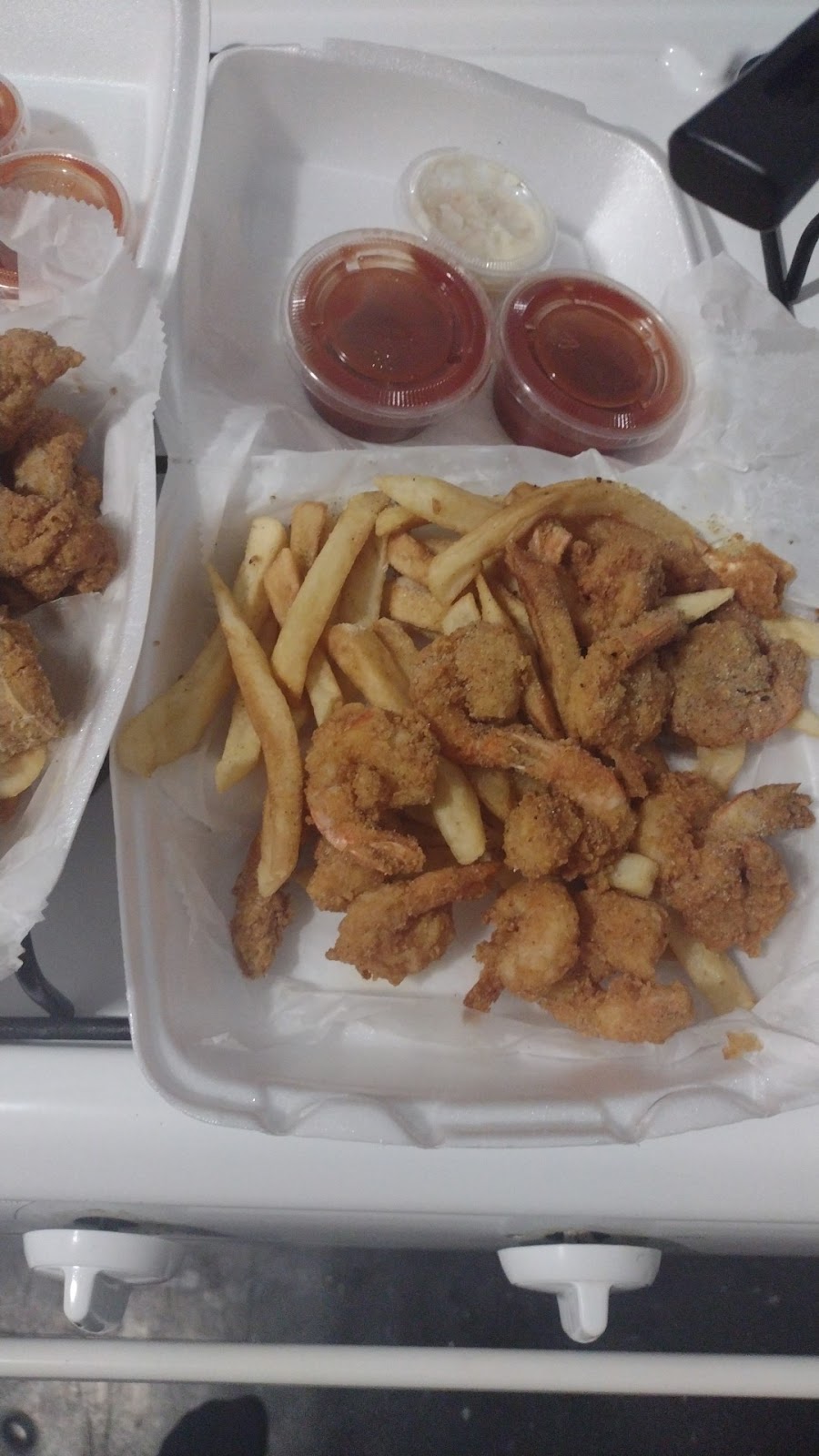 Sharks | restaurant | 1751 E 75th St, Chicago, IL 60649, USA | 7738913157 OR +1 773-891-3157