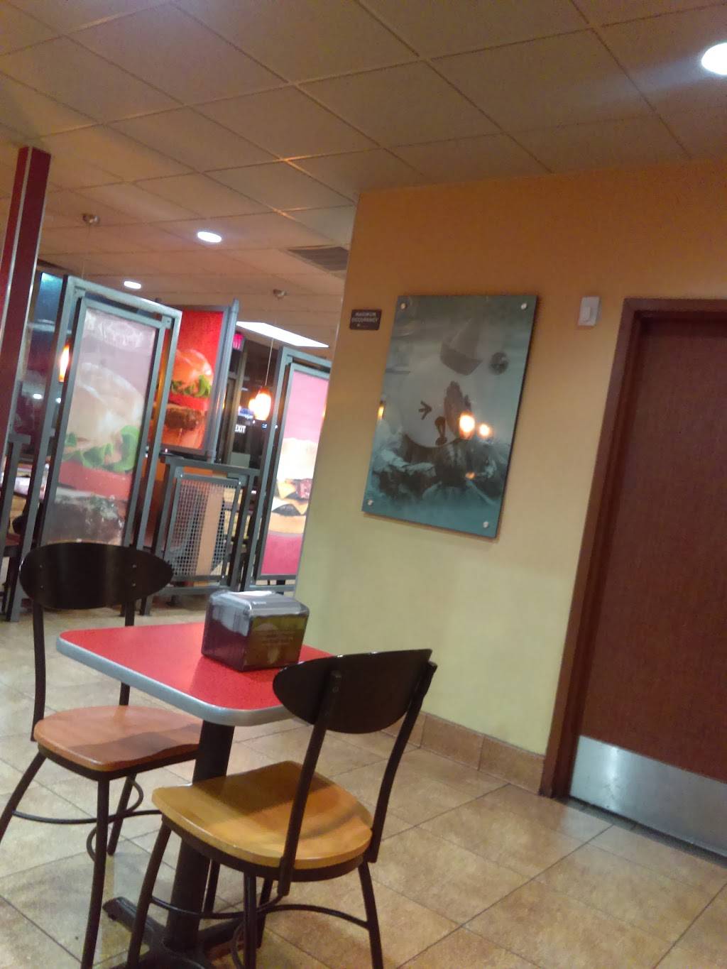Jack in the Box | restaurant | 1501 W 6th St, Corona, CA 92882, USA | 9517340354 OR +1 951-734-0354