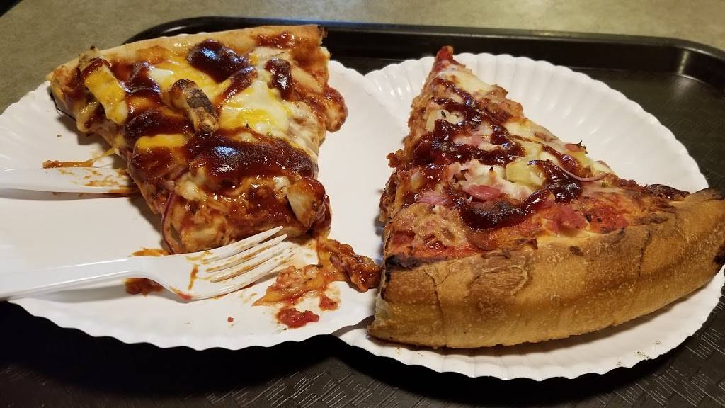 Fabios Pizza | restaurant | 67800 Mall Ring Rd, St Clairsville, OH 43950, USA | 7406959196 OR +1 740-695-9196