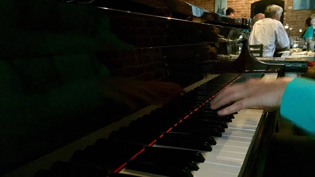 Lilis Bistro on Magnolia | restaurant | 1310 W Magnolia Ave, Fort Worth, TX 76104, USA | 8178770700 OR +1 817-877-0700