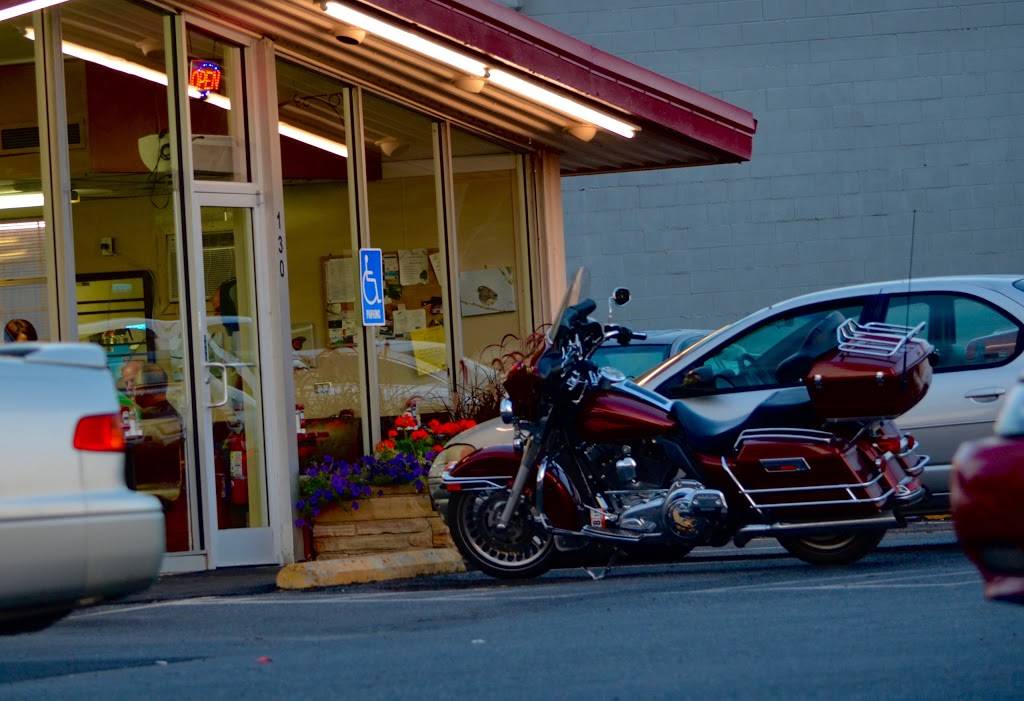 Weasies Kitchen | restaurant | 130 E Broad St, Waynesboro, VA 22980, USA | 5409430500 OR +1 540-943-0500