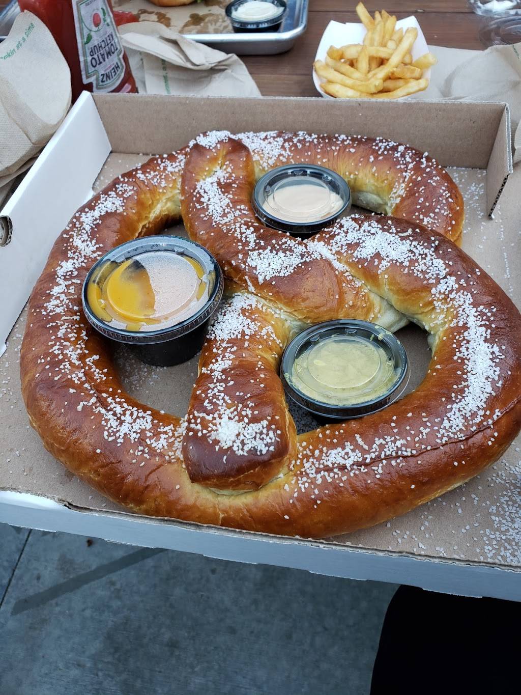 302 Wheaton | restaurant | 302 W Front St, Wheaton, IL 60187, USA | 6304800198 OR +1 630-480-0198